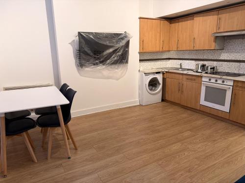 Charming London Apartment with 2 Bedrooms 2 bath - main image
