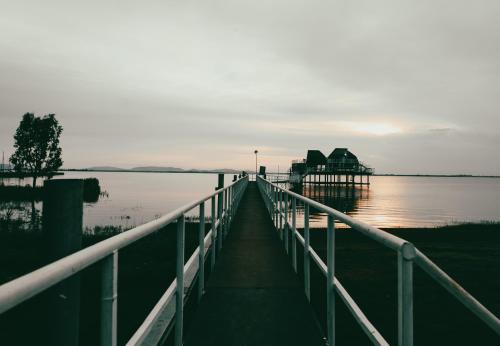 Viesnīcas āriene, The Play Deck at Binge - An Elevated Experience on the Vaal Dam in Deneysville