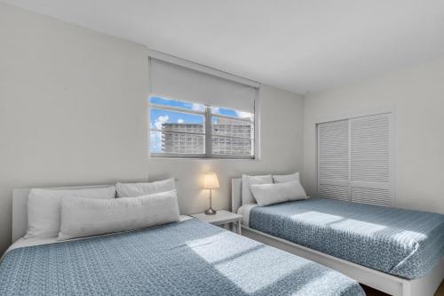 Family-Friendly Beach Condo Steps to the Ocean in ฮอลลันเดล