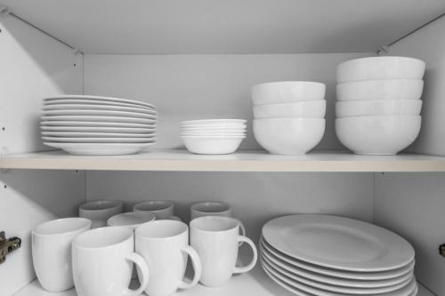 Family-Friendly Beach Condo Steps to the Ocean in ฮอลลันเดล