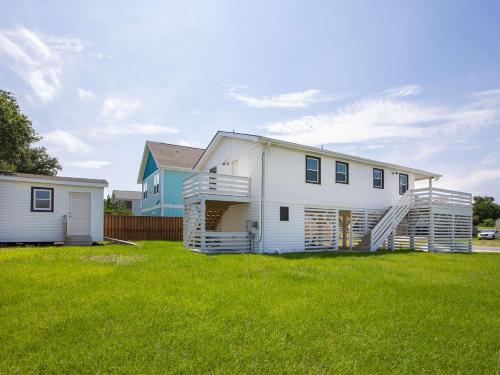 Newly Updated Cottage in the Heart of KDH - image 3