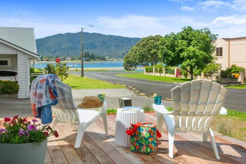 Varanda/terraço, Coastal Drift - by the water in Tairua
