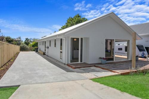Vista Exterior, Coastal Drift - by the water in Tairua