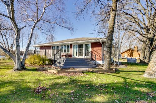 South Long Lake Home with Swim Area Pets Welcome! in Brainerd (MN)