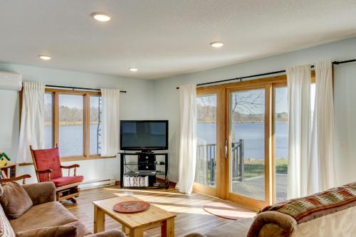 South Long Lake Home with Swim Area Pets Welcome! in Brainerd (MN)