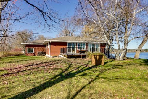 South Long Lake Home with Swim Area Pets Welcome! in Brainerd (MN)