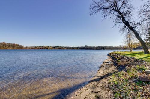 South Long Lake Home with Swim Area Pets Welcome! in Brainerd (MN)