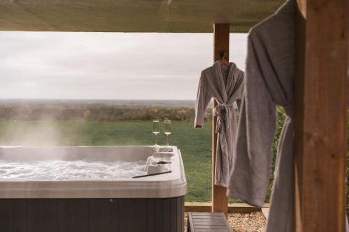 Pezsgőfürdő, Countryside Retreat with Hot Tub near Bicester Village in Boarstall