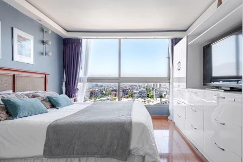 Charming Apartment with Jacuzzi in Central Location