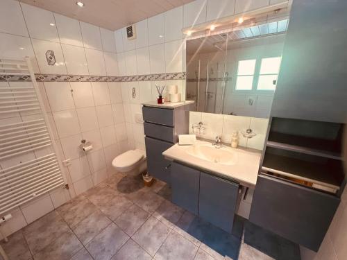 Chalet with Scenic Valley & Mountain Views in Lutschental