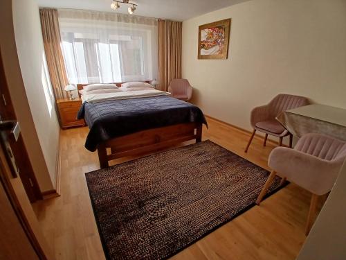 1 queen bed