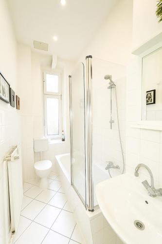 Shower, primeflats - Apartment Kattegat Berlin-Wedding in Wedding