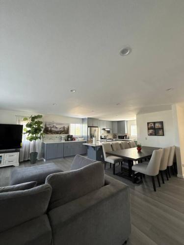 Newly Renovated Lakefront with Dock