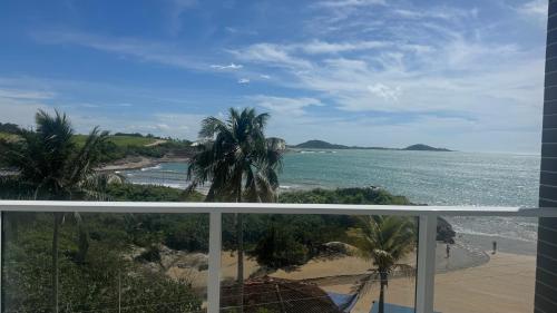 Pe na areia Apartamento De Frente ao mar Na Praia Do Morro, Praia da Cerca – khách sạn tại Guarapari