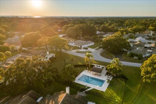 Family-Friendly 3BR Getaway Saltwater pool in 帕姆港