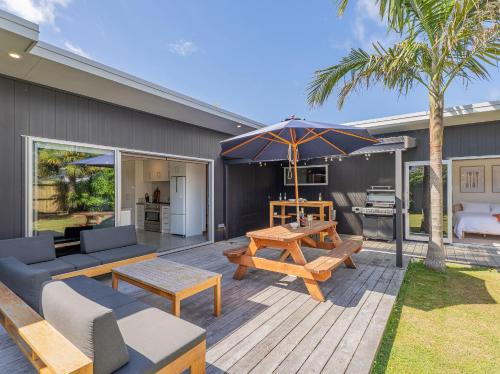 Exterior view, Summer Palms - Tairua Holiday Home in Tairua