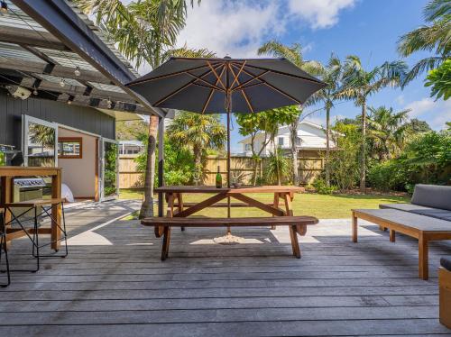 Vista exterior, Summer Palms - Tairua Holiday Home in Tairua