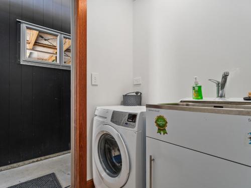 Vista exterior, Summer Palms - Tairua Holiday Home in Tairua