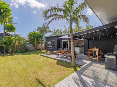 Exterior view, Summer Palms - Tairua Holiday Home in Tairua