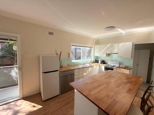 Konyha, 2 Bedroom Apartment - Heart of Cronulla in Cronulla