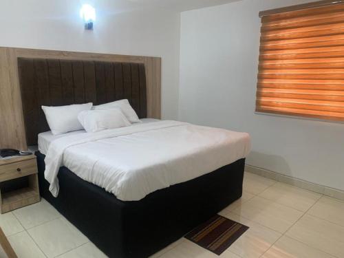 Duša, Rosecourt Hotel & Suites in Enugu