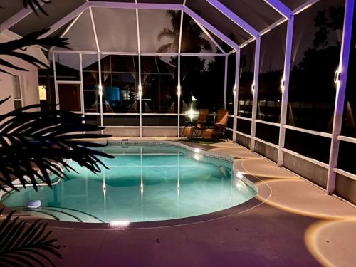 Sandy Oasis 5 bedroom with Pool Sarasota Bradenton in Bradenton, USA