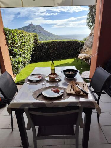T2 Vue mer, Jardin clos, Village vacances Cap Esterel St Raphael in Saint-Raphael
