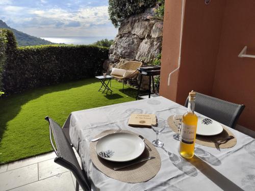 T2 Vue mer, Jardin clos, Village vacances Cap Esterel St Raphael in Saint-Raphael
