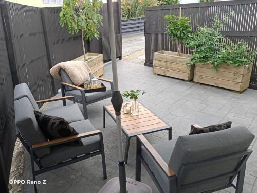 Modern, Light & Warm Central Warkworth