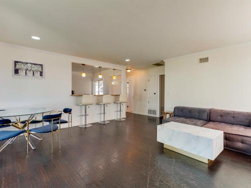 5 Bedroom Charmer in Granada Hills in Santa Clarita