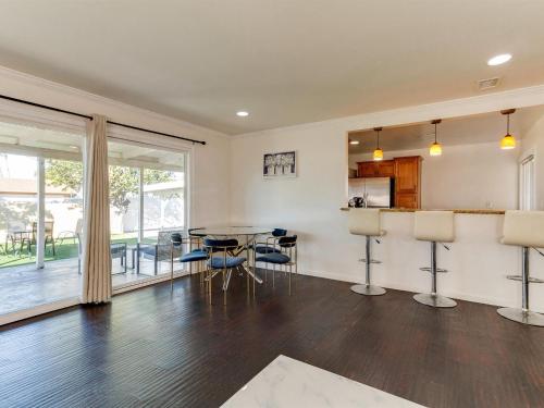 5 Bedroom Charmer in Granada Hills in Santa Clarita