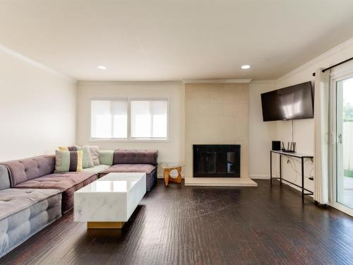 5 Bedroom Charmer in Granada Hills in Santa Clarita
