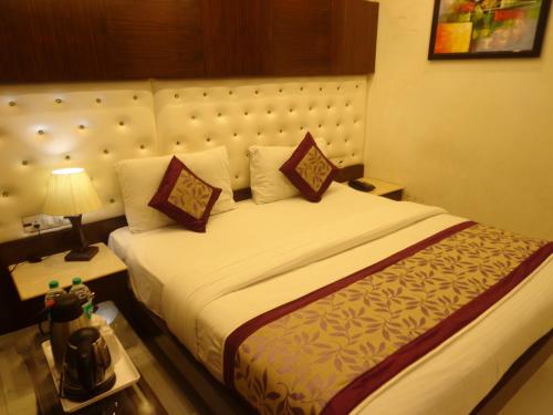 Hotel Station View Stop at Hotel Station View to discover the wonders of New Delhi and NCR. Featuring a satisfying list of amenities, guests will find their stay at the property a comfortable one. Service-minded staff w