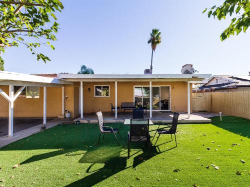 5 Bedroom Charmer in Granada Hills in Santa Clarita
