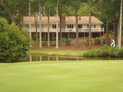 Gorgeous water and golf views at A Slice of Seven in Pinehurst