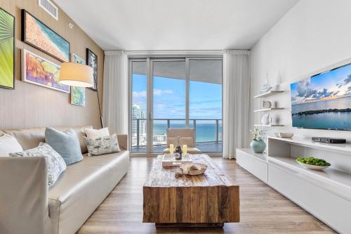 Luxury 22nd floor unit with ocean view in ฮอลลันเดล