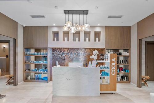 Luxury 22nd floor unit with ocean view in ฮอลลันเดล