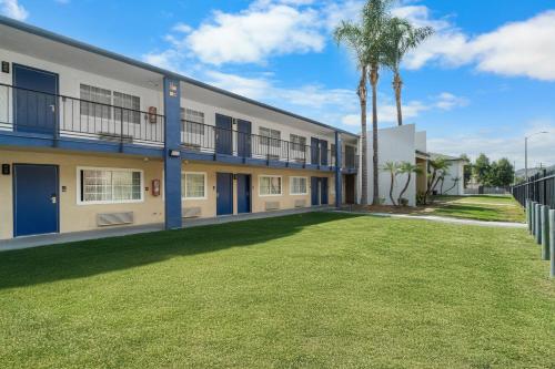 A szálláshely kívülről, Travelodge by Wyndham Fairplex Pomona in Pomona (Kalifornia)