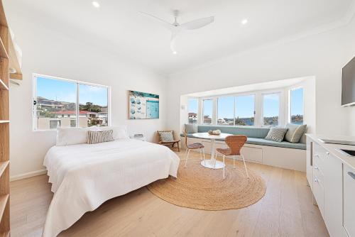 Beachfront 1 Bed across from iconic BONDI BEACH in North Bondi
