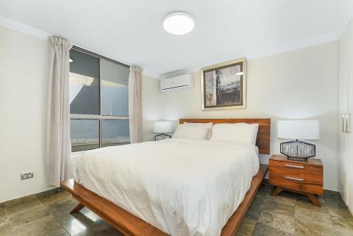 Premium Beachfront Stay, Space & Style APT in Little Bay