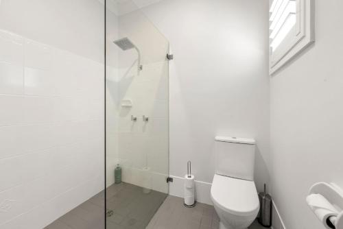 Dolphin Cove - Pet Friendly with Fireplace - image 3