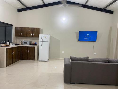 San Antonio Home in Villa Elisa