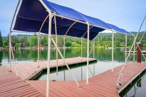 Elegant Waterfront Retreat - image 11