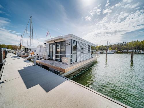 Floating Houseboat in Peenemünde in Peenemünde, Deutschland