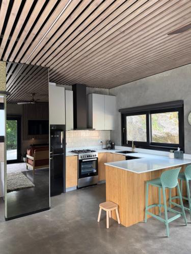 Chapel Cove Retreat - Private Tiny House with Boat Ramp in Hawkesbury Völgy