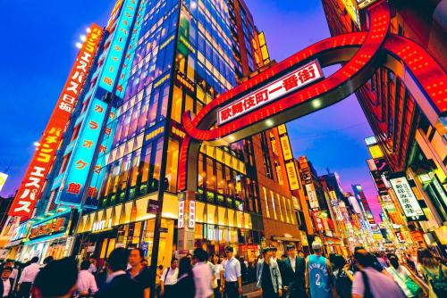 Higashi-Shinjuku 902