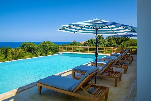 Private Villa-Infinity Pool-26 guests capacity-14 King Size Beds-8 bedrooms-8 and half baths – khách sạn tại El Puerto