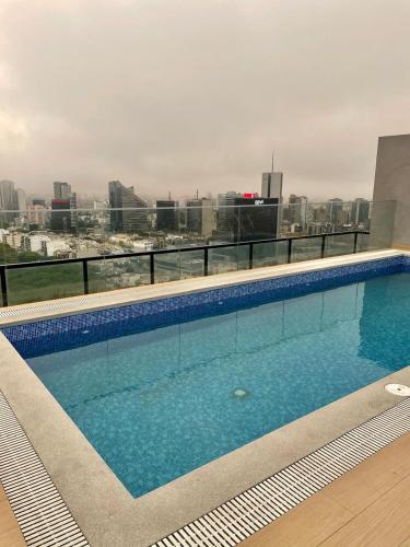 Depa en Av Javier Prado frente a San isi