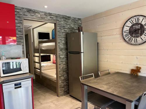 Studio cabine 6 personnes avec balcon wifi et parking - FR-1-263-630 - image 2
