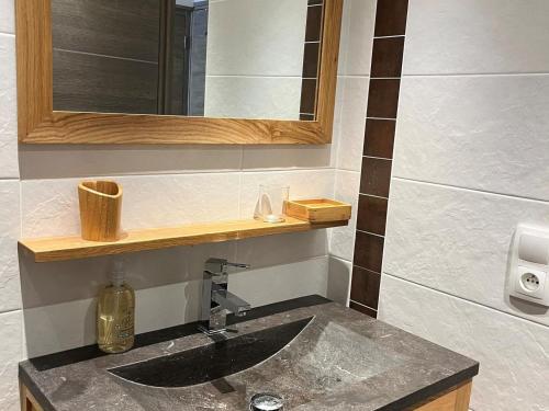 Studio cabine 6 personnes avec balcon wifi et parking - FR-1-263-630 - image 3